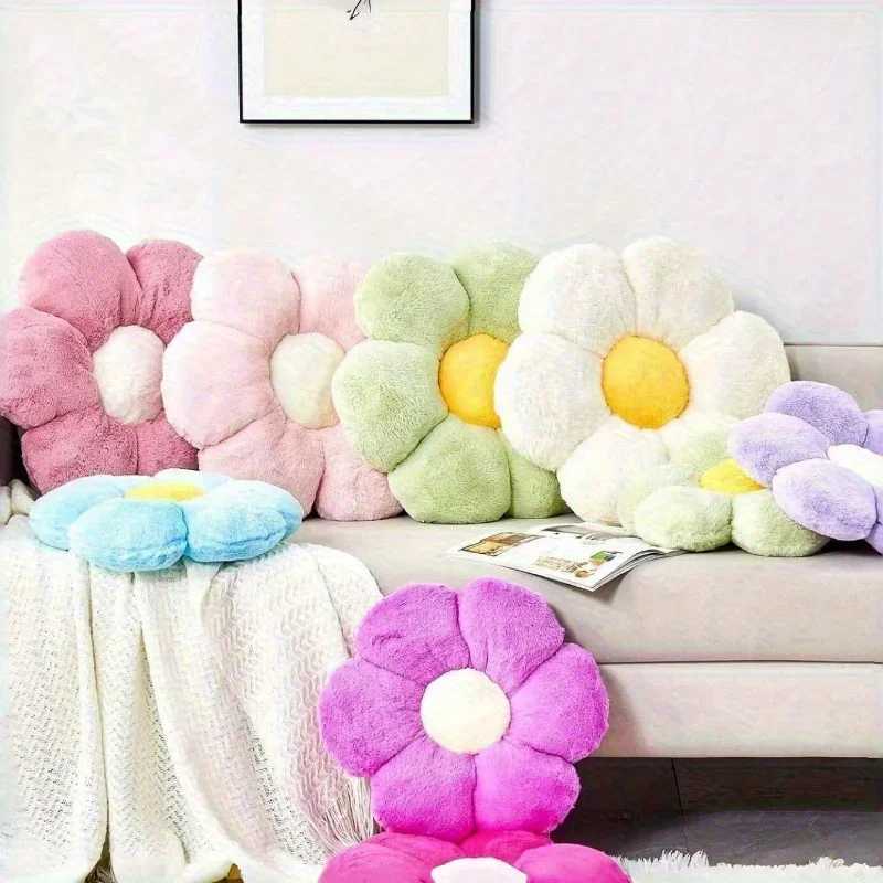 Soft Floral Shaped Plush -Polyester Fiber Decorative Cushion Charming Cozy Accessory for Living Room Bedroom Decoration C251121