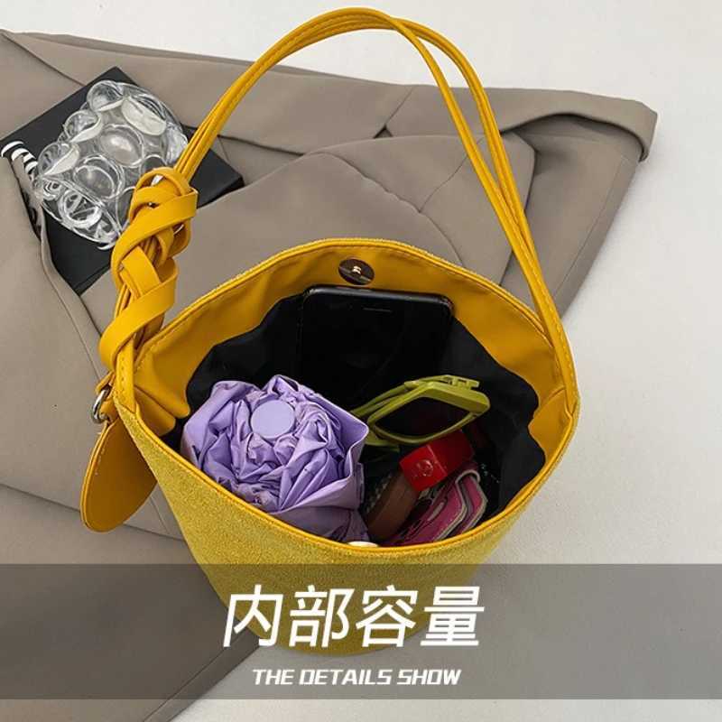 Solid Color Wen Suede Shoder Bucket Bags Large Capacity Versatile Ladies Underarm Tote Casual Fem Phe Handbags Purse Y251121