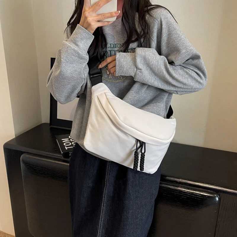 Fashion The shoder strap pl tab of the neutral color tote bag is desig in a wheat ear style and is suitable for shopping Y251121