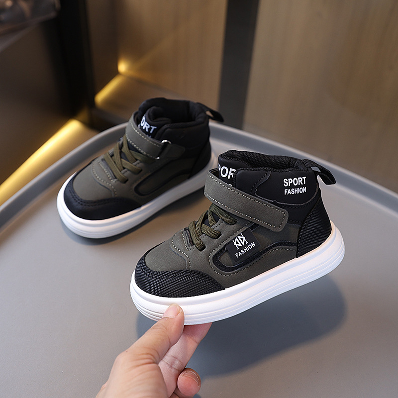 Designer Childrens Sports 2025 New Style Solid Heart Boys High Top Casual Board Shoes Soft Sole Single shoes Free shipping XJ260303