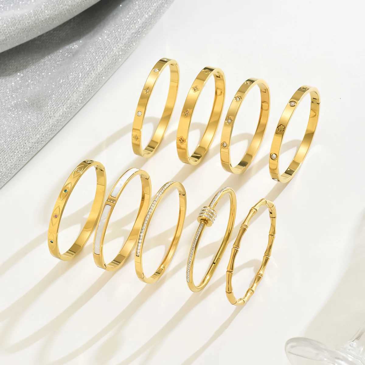 Europe and the United States hot stainless steel four-leaf clover lucky bracelet fashion womens nail bracelet gold banglesW251121