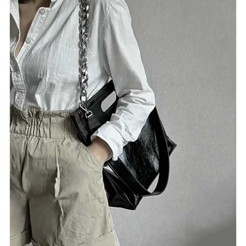 Classic Black Chain Tote Bag Casual Wen Large Capacity Soft Leather Briefcase French Single Shoder Crossbody Bags Y251121