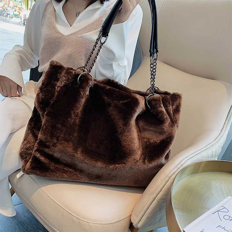 Wool bag autumn and winter fi with a large capacity e-shoder hand-held plush lady tote bag Y251121