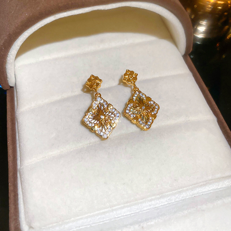 Real Gold Plated Silver Needle Flower Mother-of-Pearl Zircon Double-Sided Design Sense Studs Vintage Fashion Light Luxury Earrings for Women - view 7