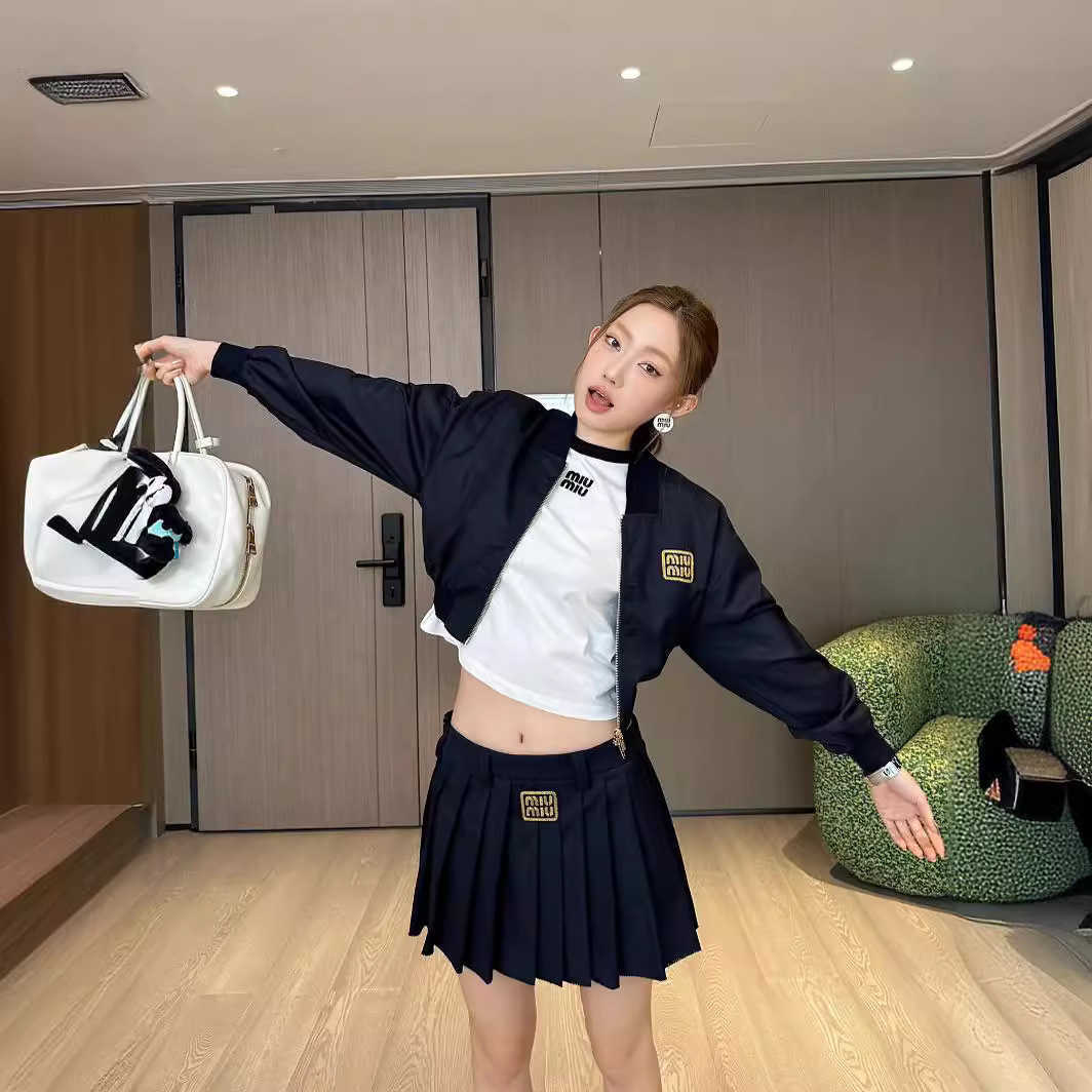 Mm24 Spring/summer Navy Blue Zipper Jacket Jacket+pleated Short Skirt Fashionable Color Blocking Versatile Set Y250420r936