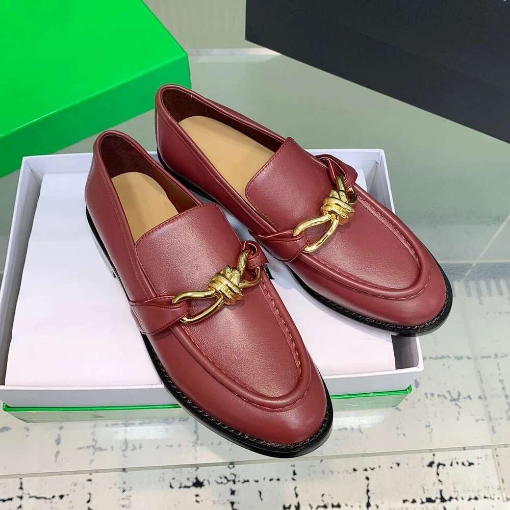 Top Quality 2025 New Style Metal Knot Buckle Calfskin Flat Loafer Small Leather Single-Layer Shoes Sapato Feminino