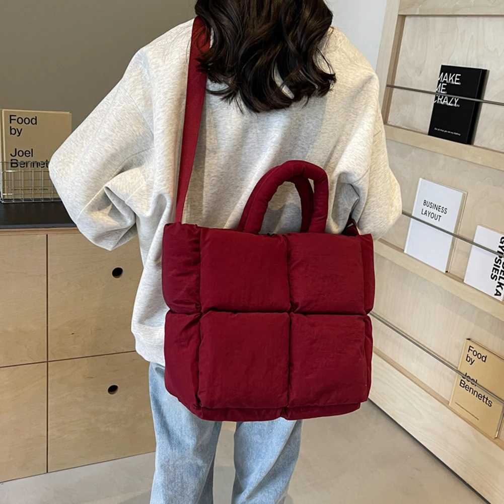 Winter Puffer Cott Padded Wens Shoder Bag Large Capacity Solid Square Tote Bags Checkered Embroidery Thread Down Handbags Y251121