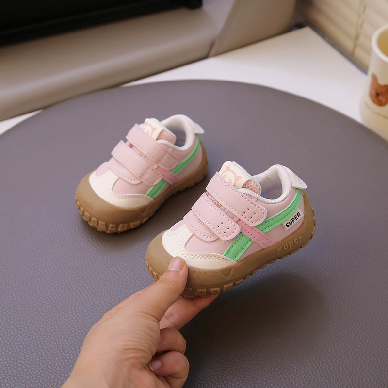 New hot selling designer children's shoes, indoor soft soled anti slip walking shoes, casual and fashionable sports shoes