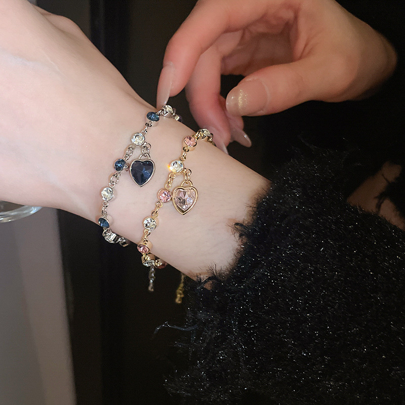 Diamond-Encrusted Heart Round Bracelet Fashionable Exquisite Versatile Elegant Commuting Sweet Style Hand Jewelry Light Luxury High-End Feel - view 3