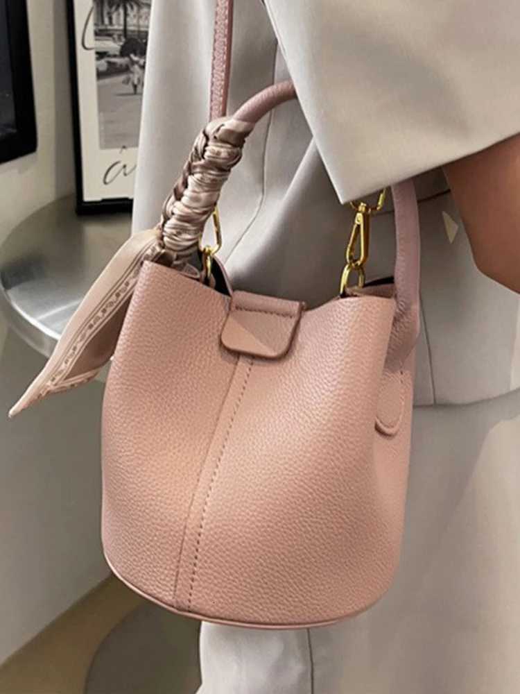 High-Grade Textured Mini Bucket Bags 2024 Fi Soft Leather Hasp Crossbody Bag Lady Daily Cmuter Handbags Y251121