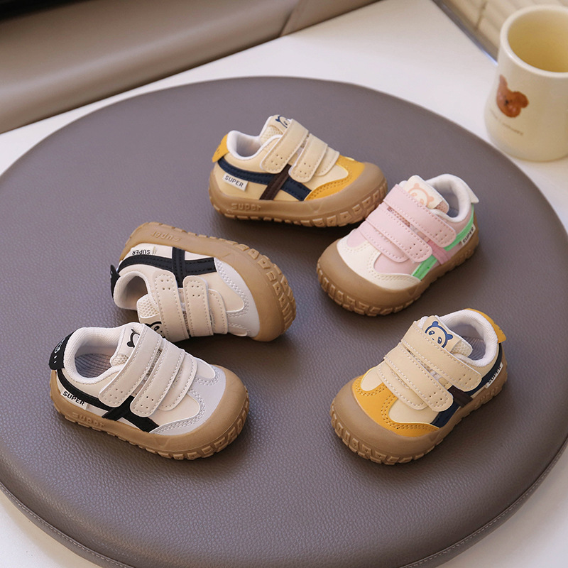 New hot selling designer children's shoes, indoor soft soled anti slip walking shoes, casual and fashionable sports shoes