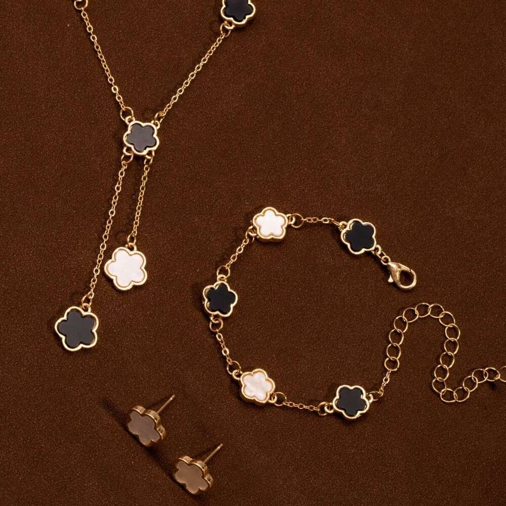 Vintage French Elegant Design Black and White Five-Leaf Clover Earrings Necklace Bracelet Set Flower Jewelry Niche Exquisite