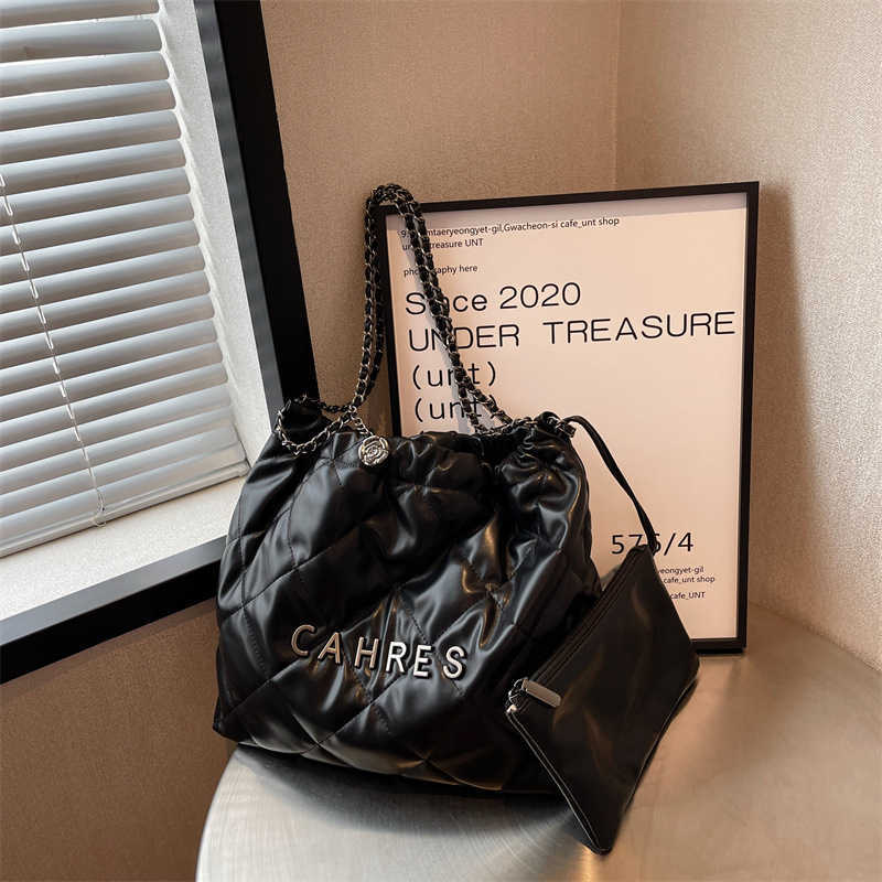 High quality designer bags Lingge Chain New Large Capacity Casual Versatile Shoulder Garbage Womens Bag