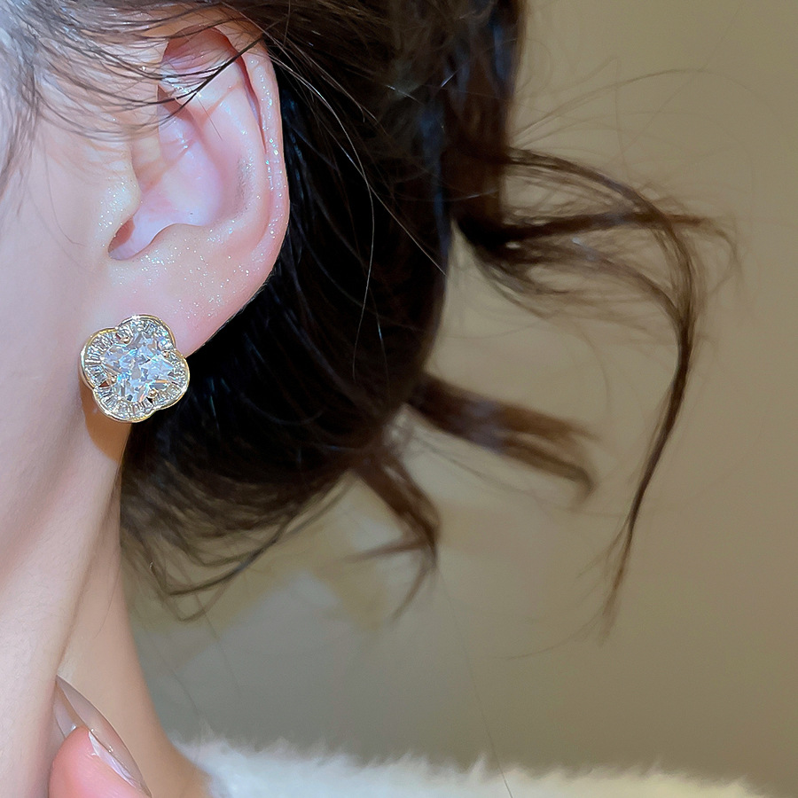 18k Real Gold Plated Silver Needle Zircon Flower Stud Simple Daily Commute Light Luxury High-end Feel Earrings for Women - view 7