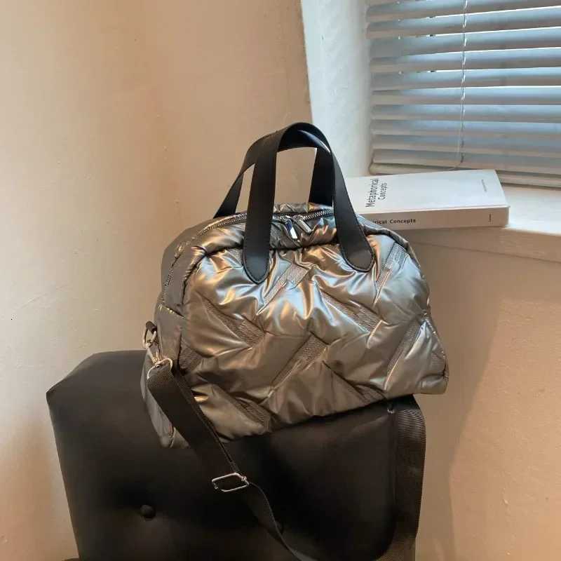 Wen Winter Shoder Bags Space Down Bags Cott Padded Puffer Large Fi CrossbodyBag Fem Puffy Cluh Christmas Bag Y251121