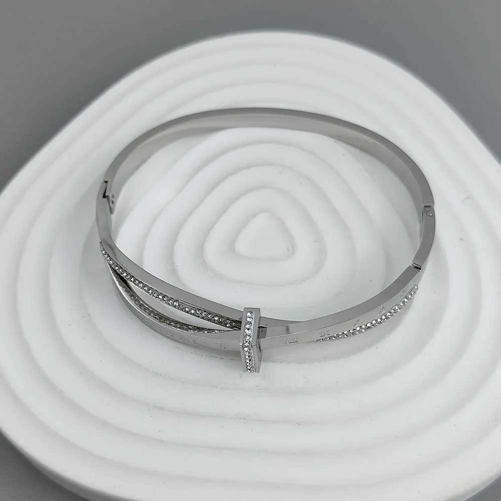 New striped cross zircon gold-plated stainless steel bracelet 18K high quality waterproof couple bracelet wife giftW251121