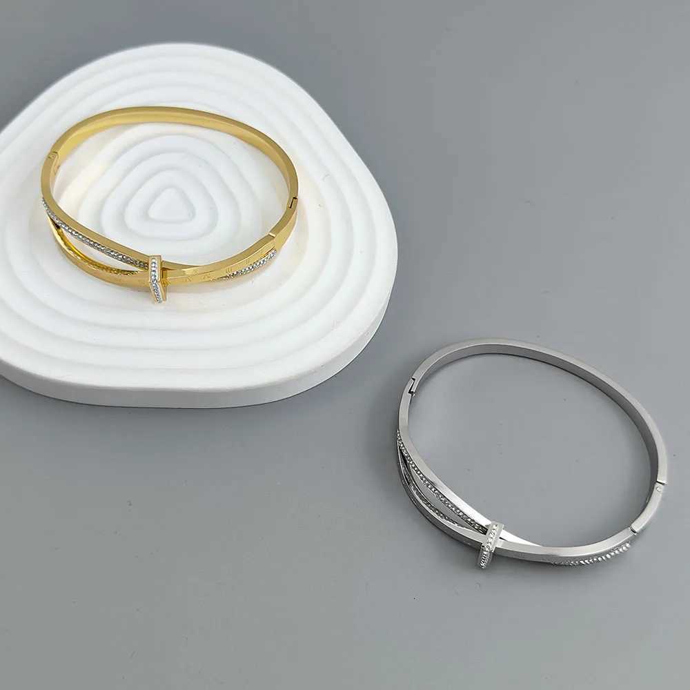 New striped cross zircon gold-plated stainless steel bracelet 18K high quality waterproof couple bracelet wife giftW251121