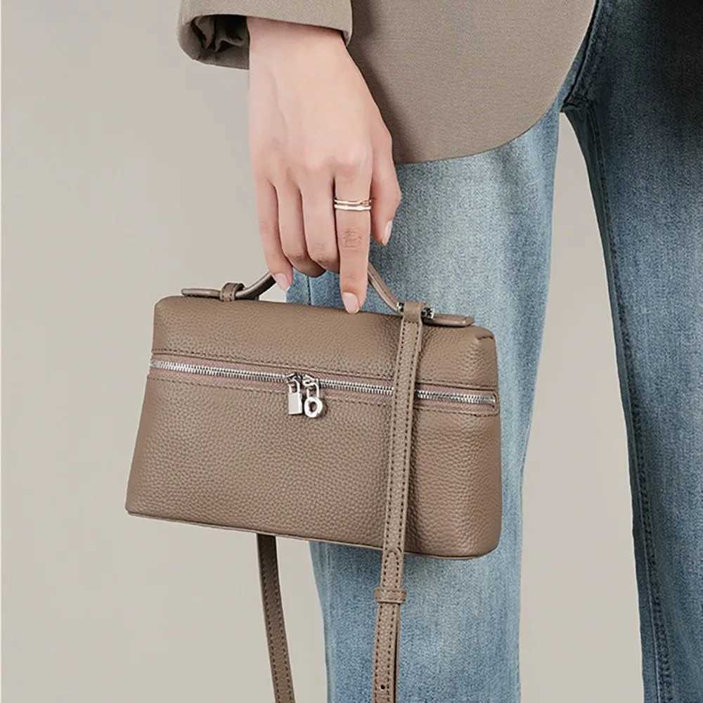 2025 New Mini Fi Bag Pu Leather Handbag Texture Many People with The Same Hand-held Box Bag Slung Out with A Small Bag Y251121