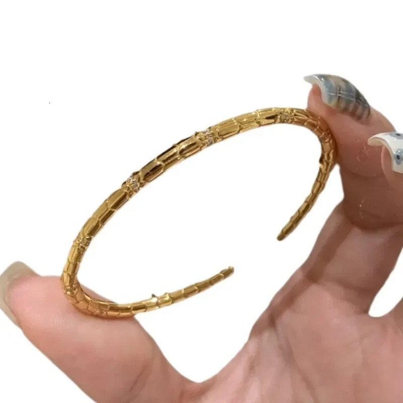 y antique gold craftsmanship creative snake bracelet suitable for women glossy diamond inlaid adjustable jewelry 250421