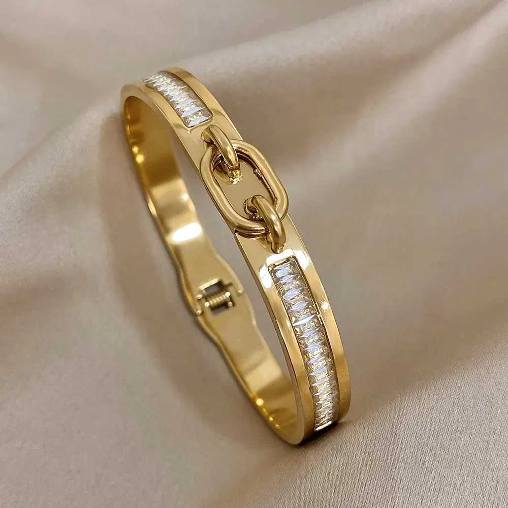stainless steel Gold plated diamond inlaid bracelet for womenW251121