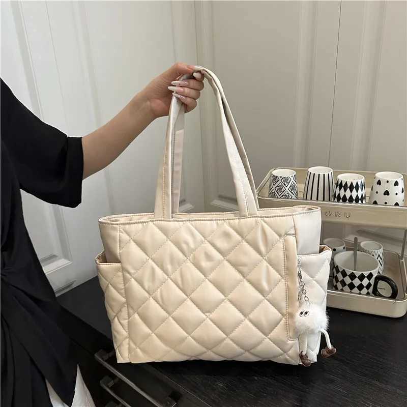 New Nylon Shoulder Bag College Students Large Capacity Lightweight Tote Bag Diamond Lattice Commuting and Class HandbagT251121