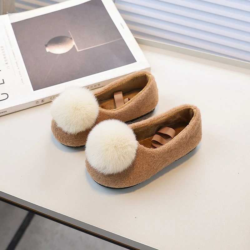 Winter Kids Causal Moccasin New Girls Plush Shoes Soft Hairball Childrens Fashion Princess Flat Cotton Shoes Warm Furry HairyW251121