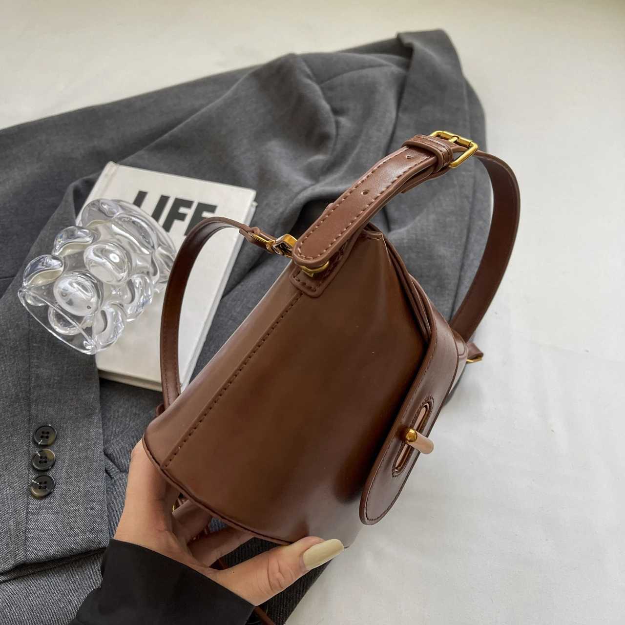 High fi hand-held oblique straddle bag pure color niche design bucket shoder bag Y251121