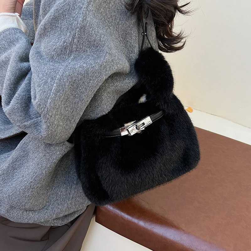 Autumn and Winter New Plush Small Bag 2025 New Fi Versatile Crossbody Bag Super Popar Hand-Held Bucket Bag 6161MF Y251121