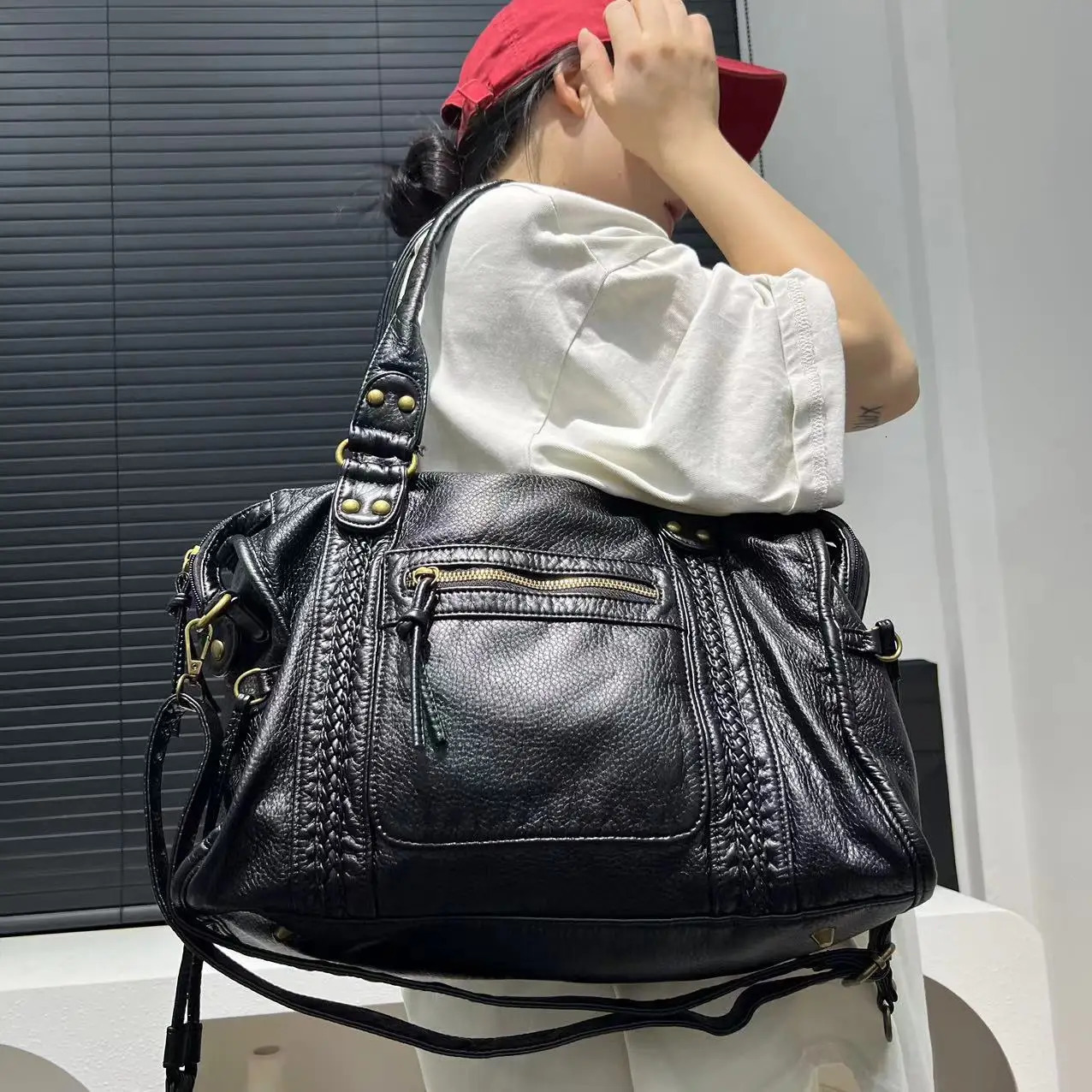 Womens fashion retro Y2K girl motorcycle bag large capacity washed distressed shoulder crossbody handbag 251121