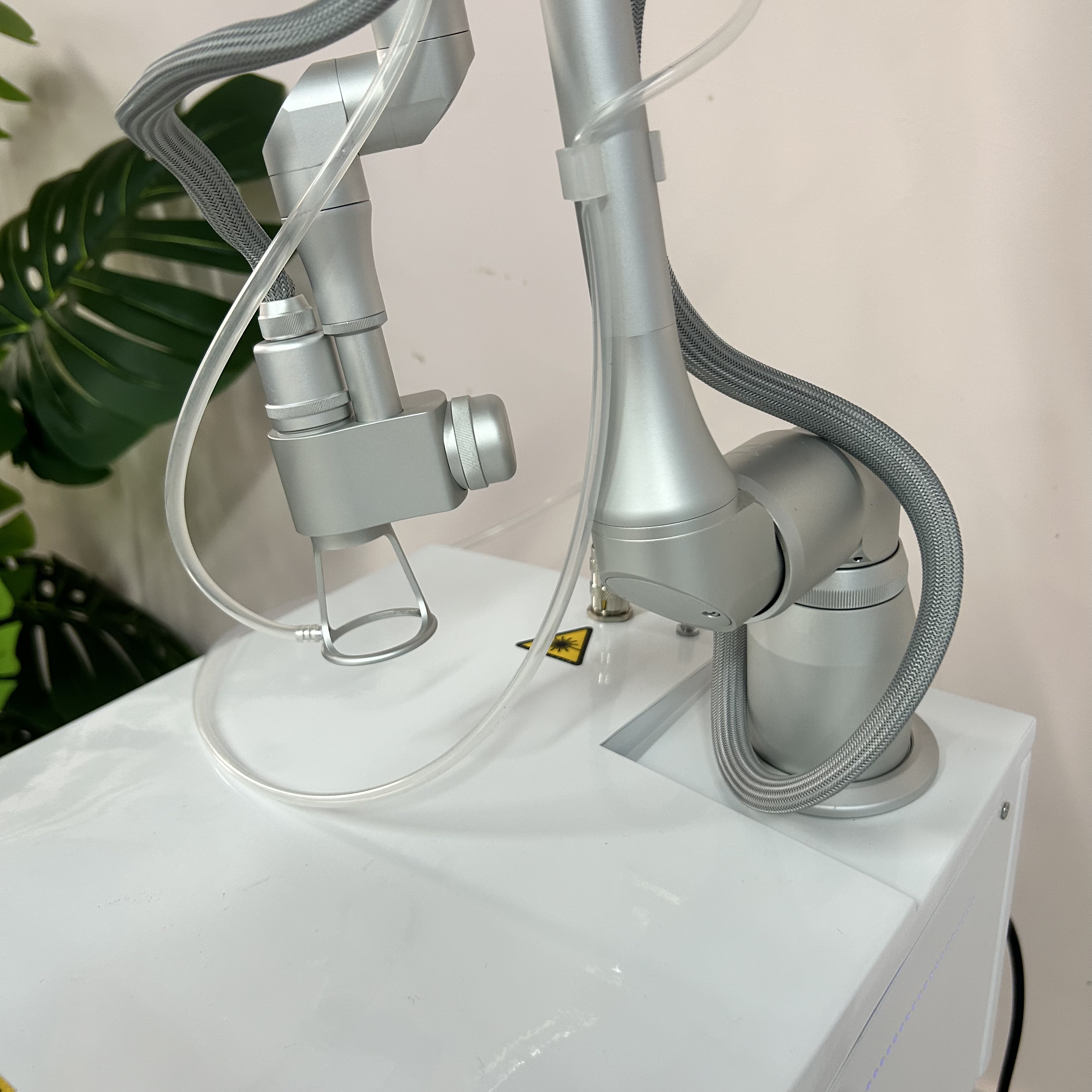 Professional CO2 Fractional Laser Machine For Acne Scar Pigmentation Wrinkle Removal and Vaginal Tightening Beauty Spa Clinic Equipment