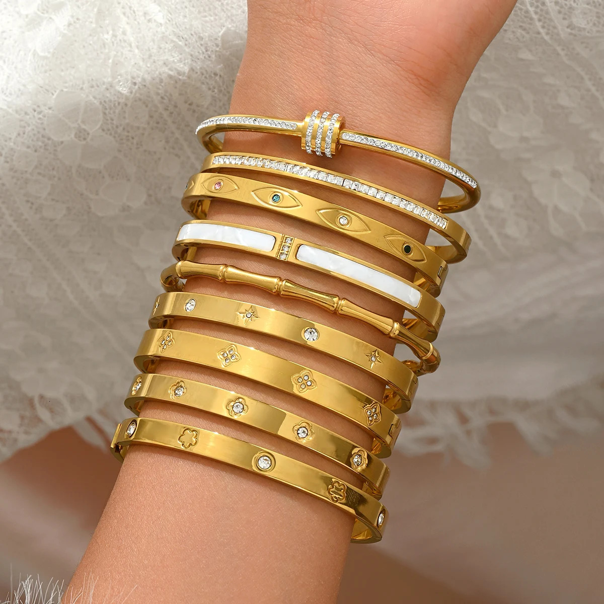 European and American Stainless Steel Clover Lucky Bracelet Fashion Womens Nail Gold 250421