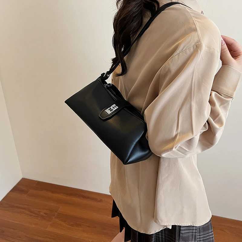 XMT7563 High-End Armpit Bag 2025 Autumn and Winter New Trendyy Fi Shoder Bag Baguette Bag Simple Elegant Crossbody Bag Y251121