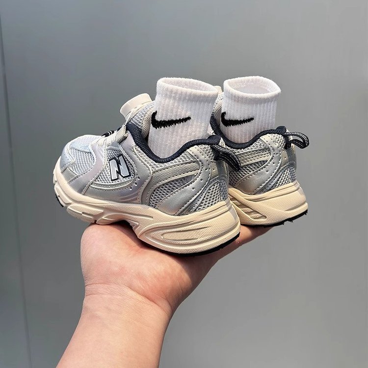 Free shipping for kids designer shoes running shoes beige sliver New Fashion Sport Shoes with Rotating Buckle outdoor sneakers sport shoes