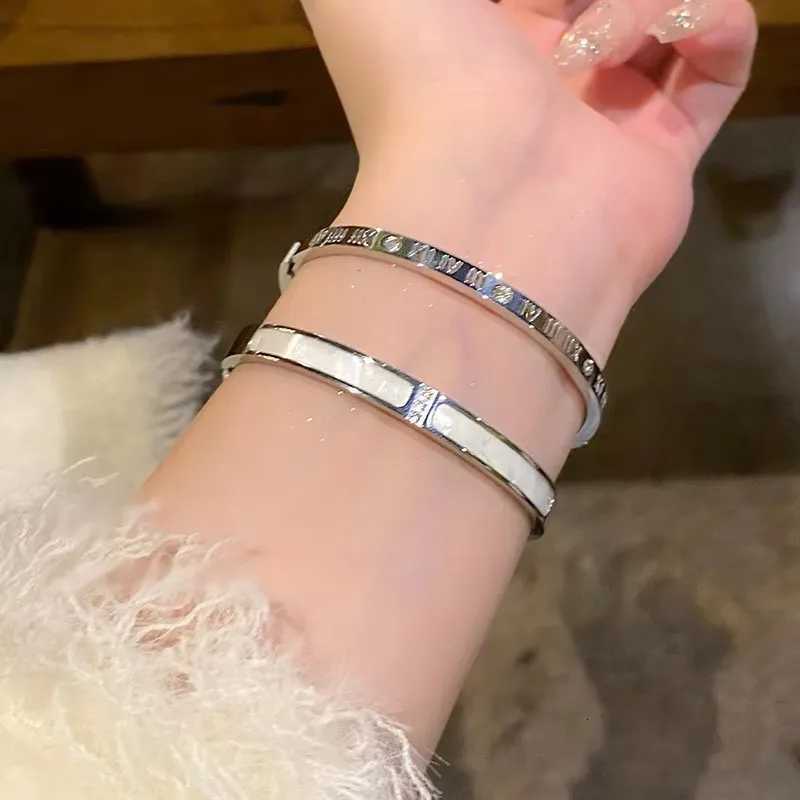 1pc Titanium Steel Silver Bracelet Fashionable Classic Style Stainless Steel BraceletInlaid With ZirconFor Womens Daily WearW251121