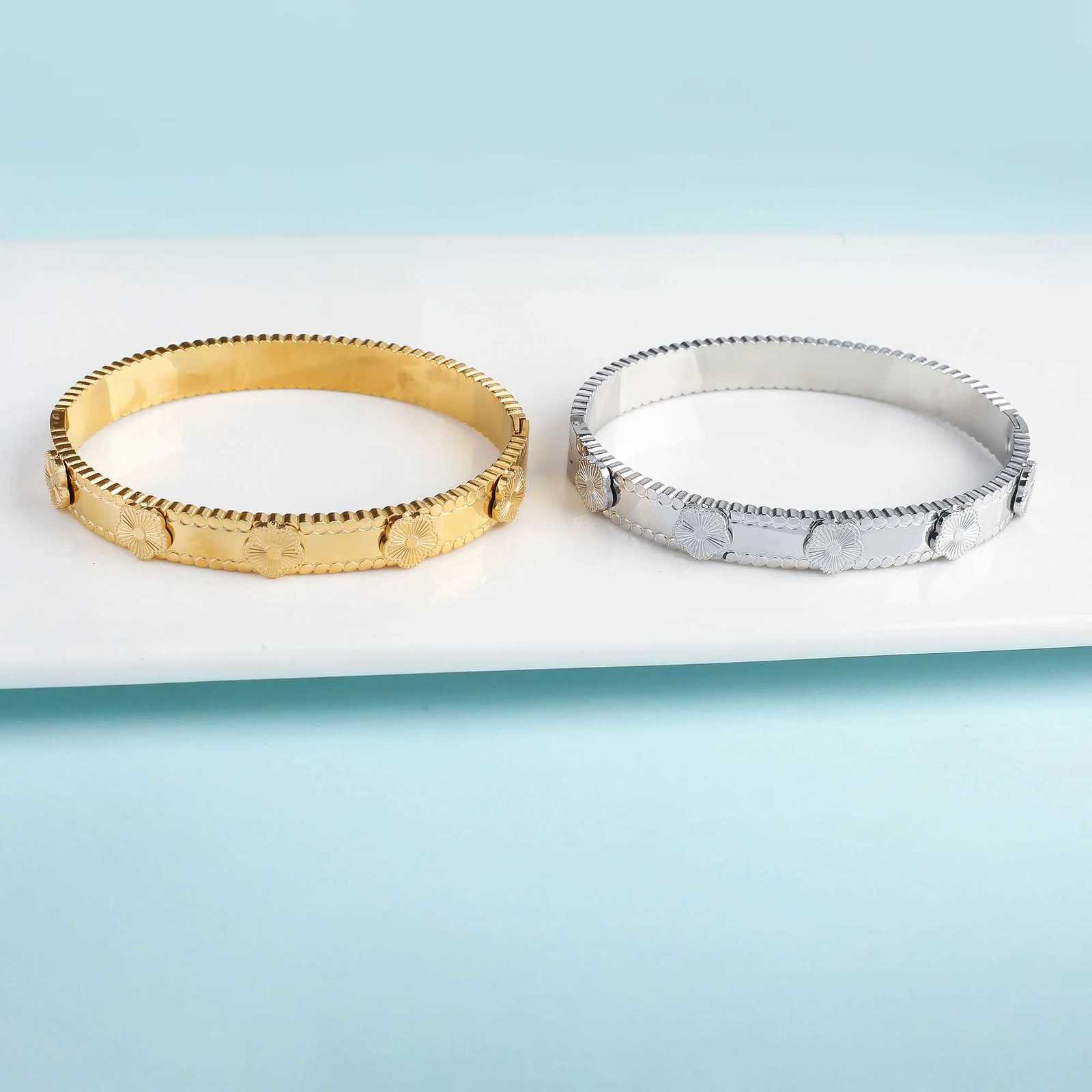 2024 New Design Metal Plant Five Leaf Flower Bracelet High Quality Y2K Style Womens Stainless Steel High Quality CloverW251121