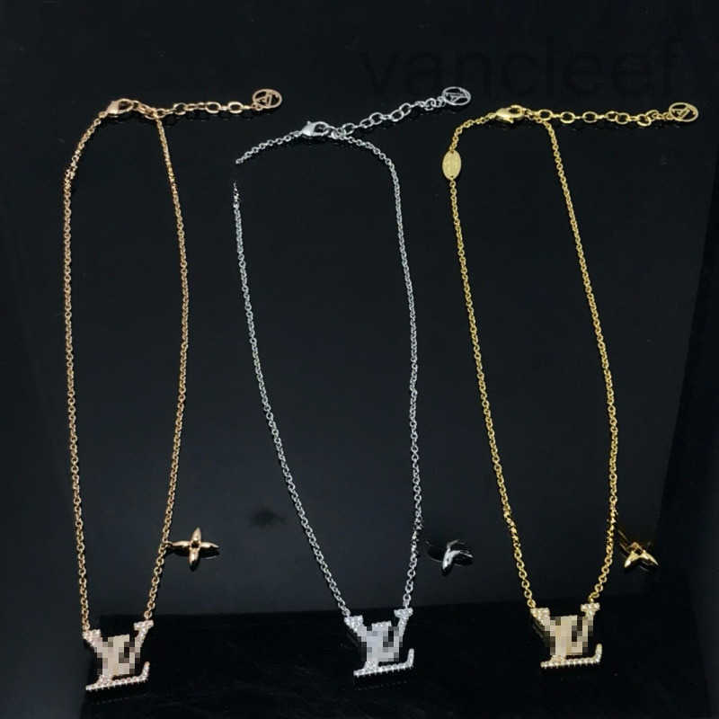 Designer Bangles Designer Full Diamond necklace women designer necklace Gold plated 18K Pendant Necklaces Clover flower Stainless Jewelry Luxury Gift