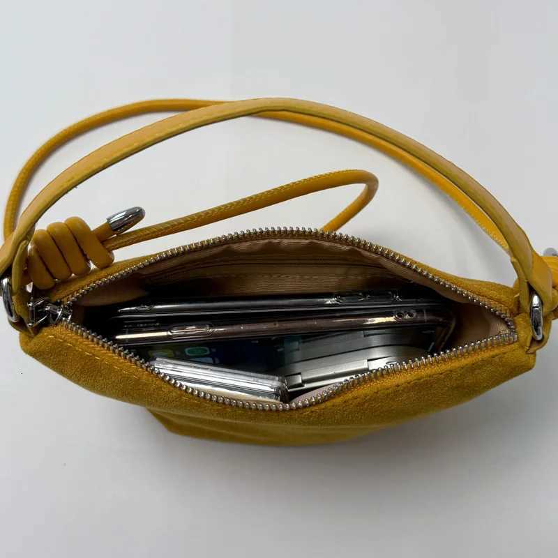 Solid Color Ladies Faux Suede Handle Handbags Lightweight Fem Crossbody Bag Small Hobos Portable Shoder Bag for Wen Y251121