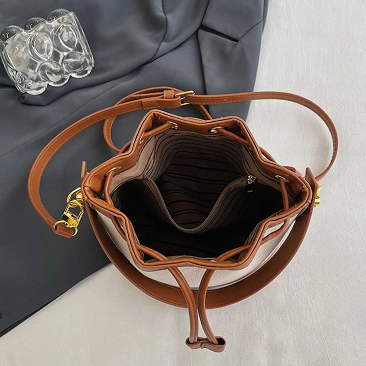 Vintage Quilted Lightweight PU Bucket Bag with Drstring Detachable Strap Spacious Shoder Bag for Daily Cmute Handbag Y251121