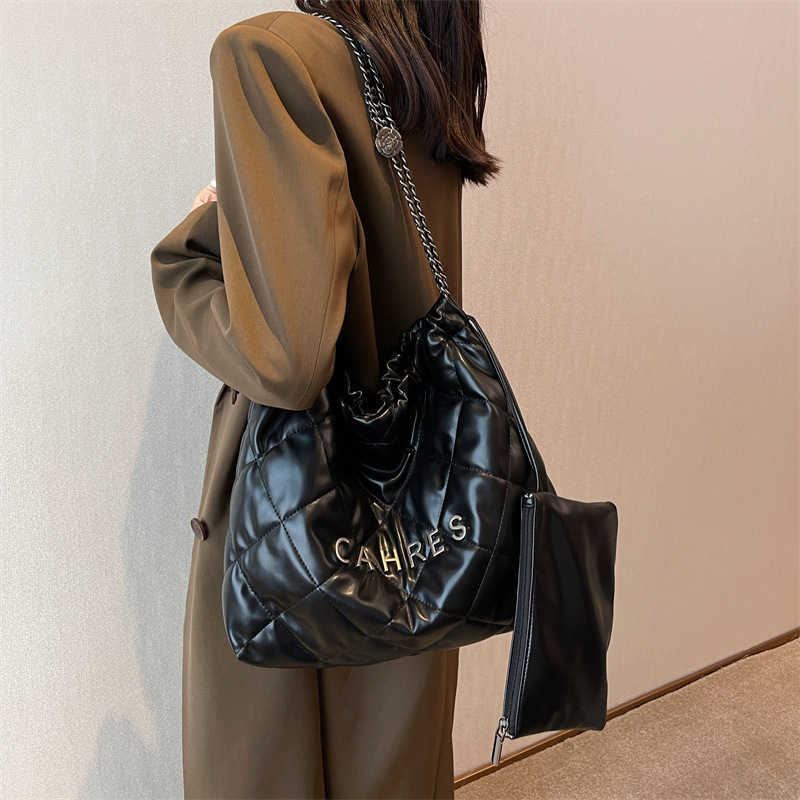 High quality designer bags Lingge Chain New Large Capacity Casual Versatile Shoulder Garbage Womens Bag