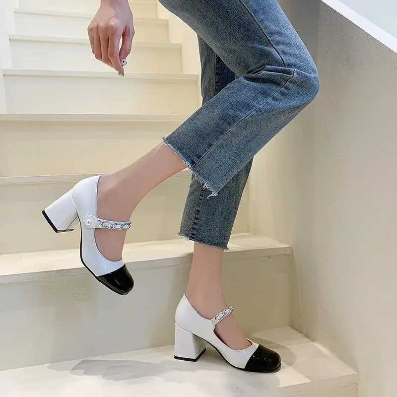 womens pump sandals high heels square toe retro leather sandals black and white patch work shoes retro women M250421