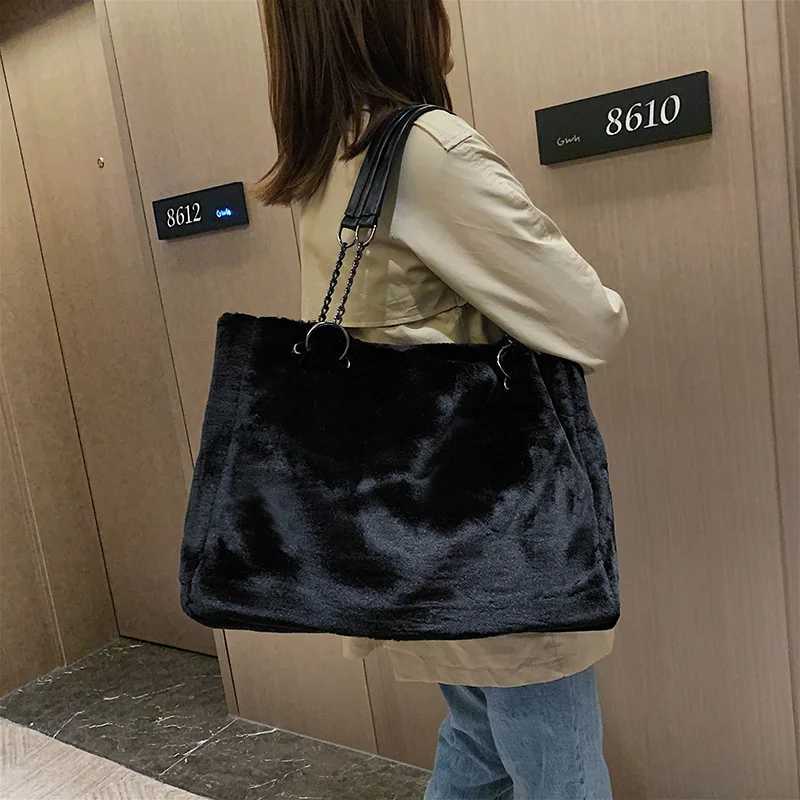 Wool bag autumn and winter fi with a large capacity e-shoder hand-held plush lady tote bag Y251121