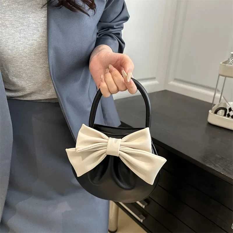 Wens Mini PU Cluh Bag Lightweight Small Purse with Bow Handle Magnetic Closure Coin Purse Soft Tote Handbag for Girls Y251121