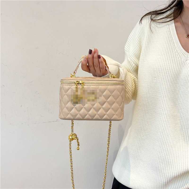 High quality designer bags Small niche feel large capacity light versatile for commuting fashionable womens trendy single shoulder diagonal cross bag