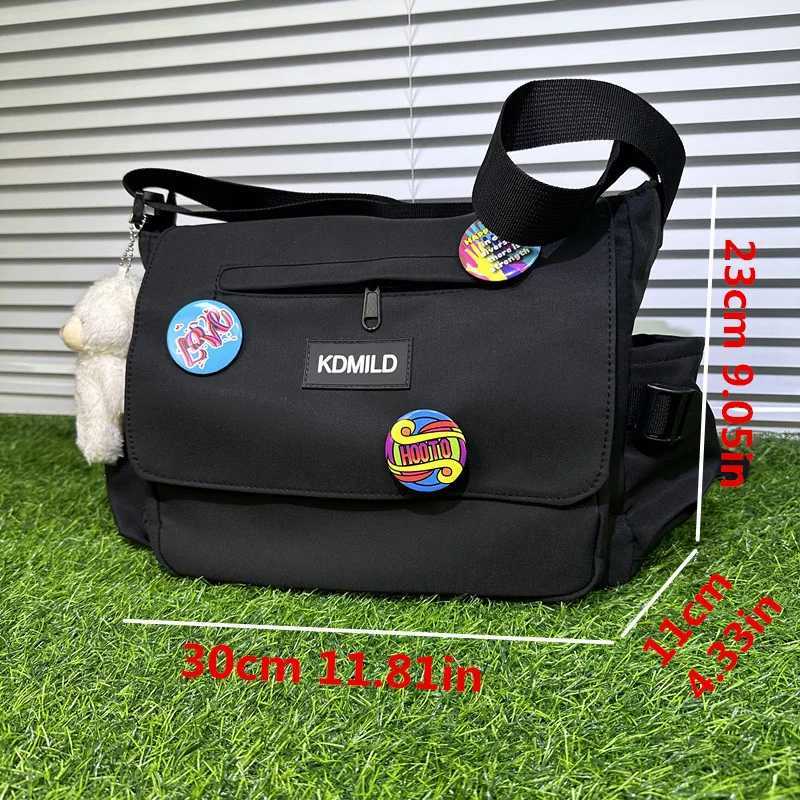 Waterproof Oxford Shoulder Bag Flip Zipper Teen Mens Messenger Bag Student School Bags Badge Pendant Versatile Crossbody BagT251121
