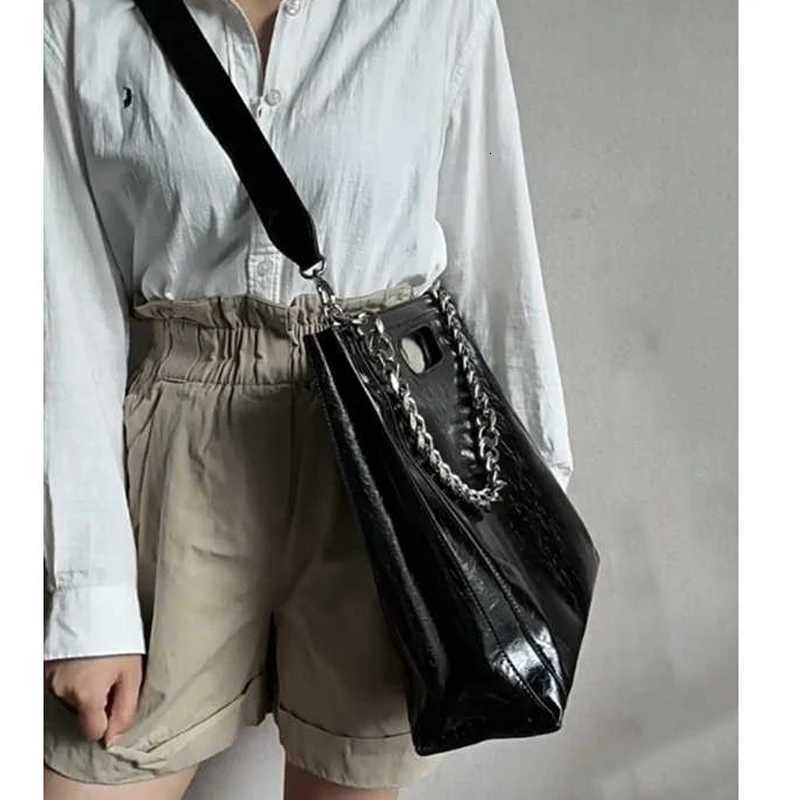 Classic Black Chain Tote Bag Casual Wen Large Capacity Soft Leather Briefcase French Single Shoder Crossbody Bags Y251121