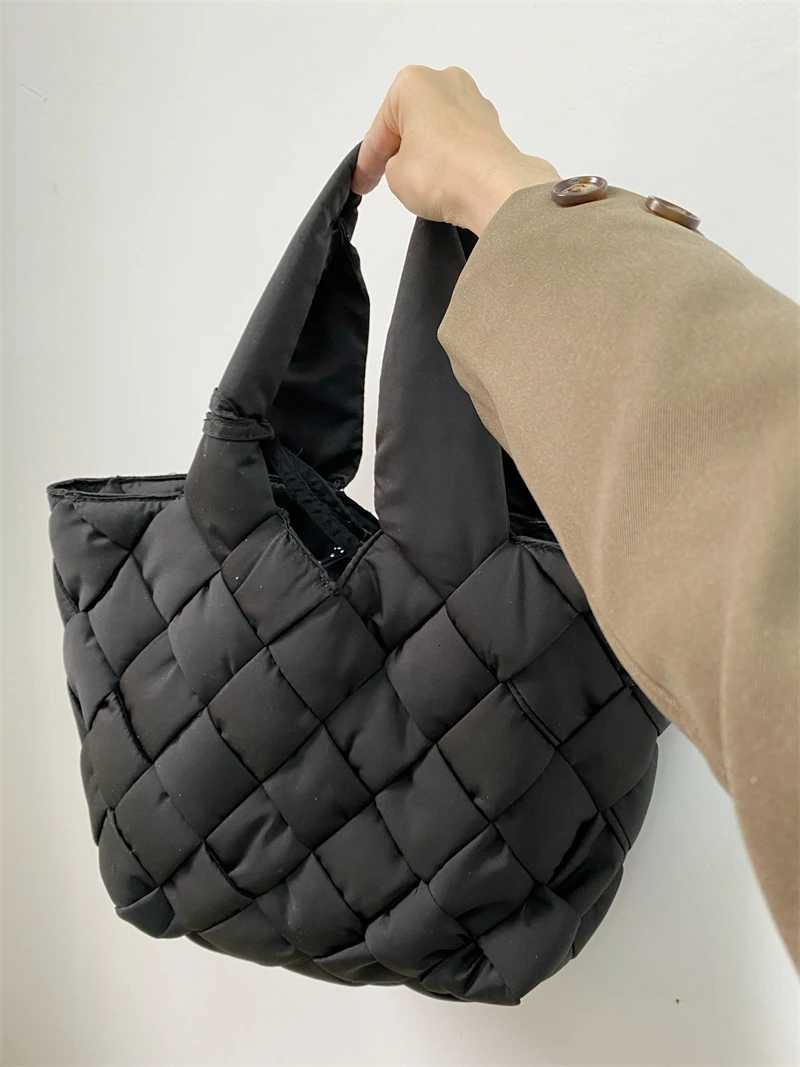 Winter Woven Nyl Padded Tote Handbag Large Capacity Feather Down Quilted Shoder Bag with Small Phe Purse Luxury low Bag Y251121