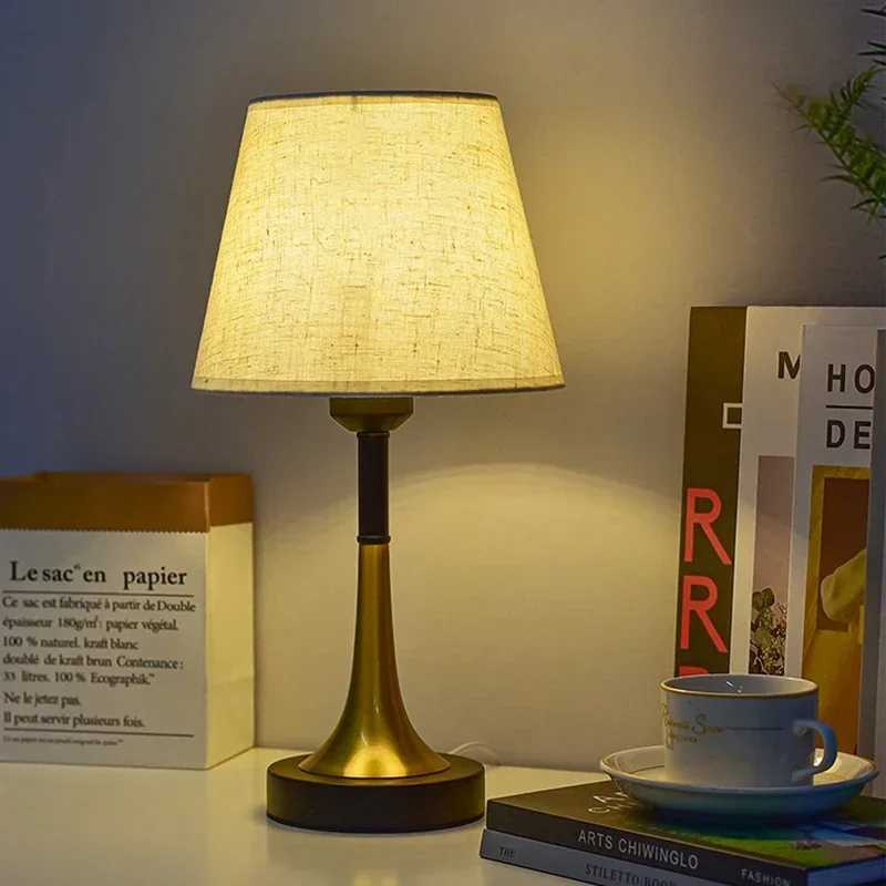 Retro Night Light Bedside Table Lamps Fabric Lampshade Table Light Warm LED Desk Lamp Bedroom Decoration Lighting Fixtures C251121