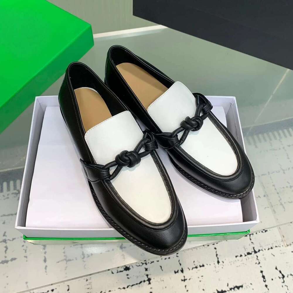 Top Quality 2025 New Style Metal Knot Buckle Calfskin Flat Loafer Small Leather Single-Layer Shoes Sapato Feminino