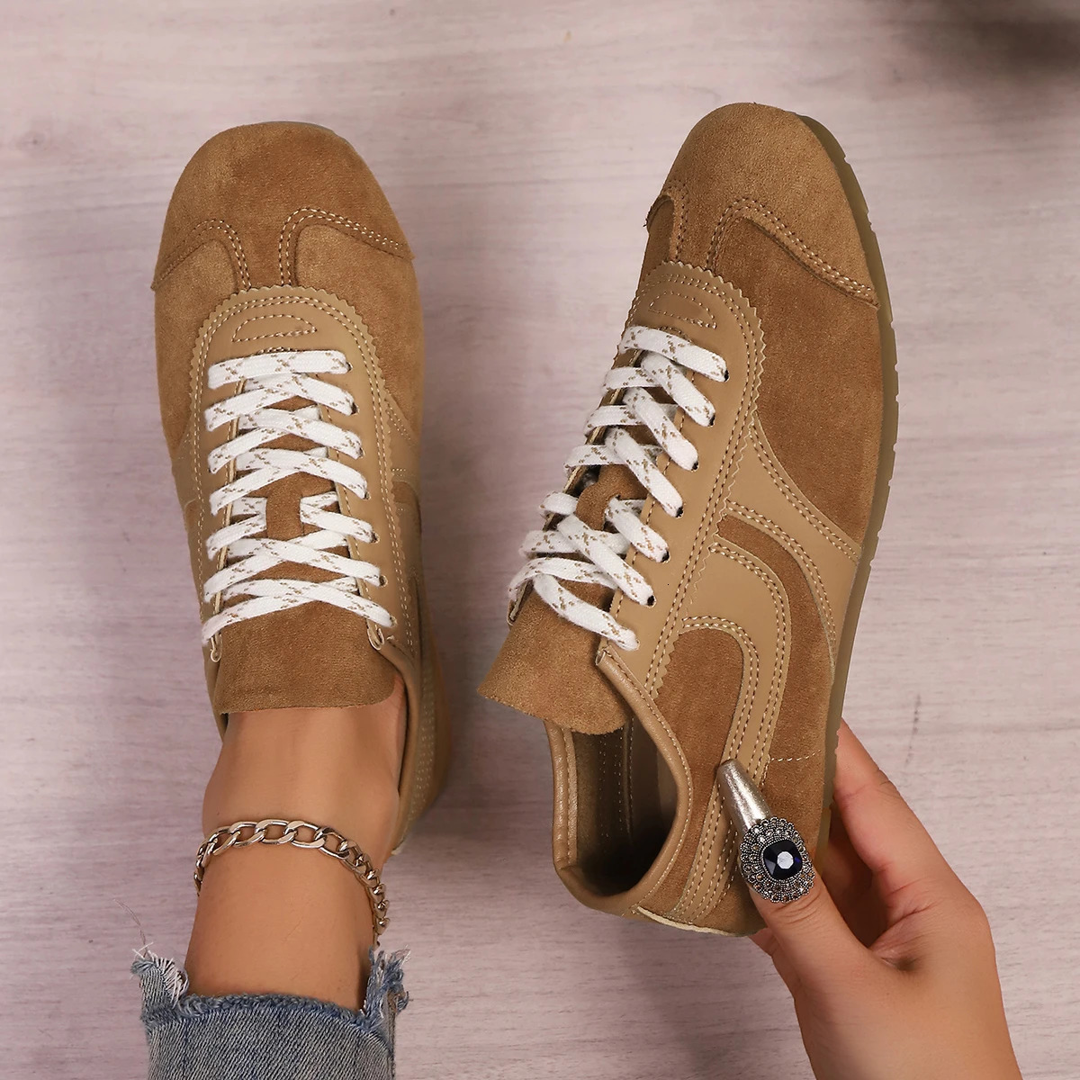 Women Sneakers Outdoor Comfortable Fashion Flat Laceup Retro Large Size Shoes Zapatos De Mujer 251121