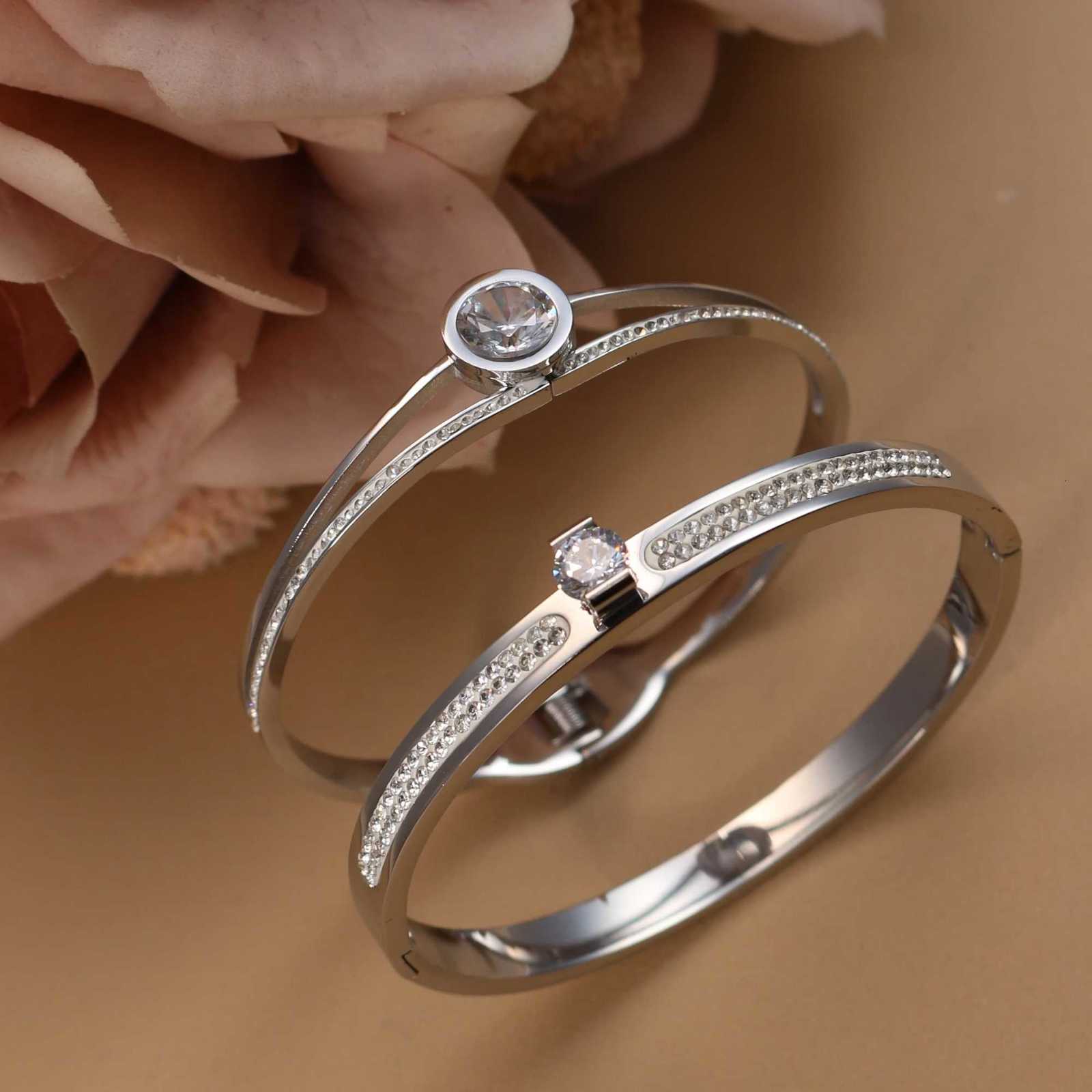 XB-028 Beautiful High Quality Stainless Steel Gold Color Bangle Crystal Design Charm Jewellery Wholesale BraceletsW251121